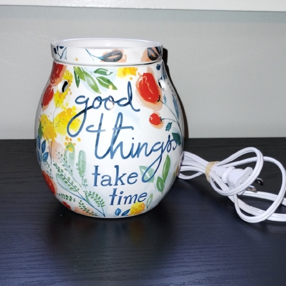 Floral Electric Wax Warmer - Picture 1 of 6